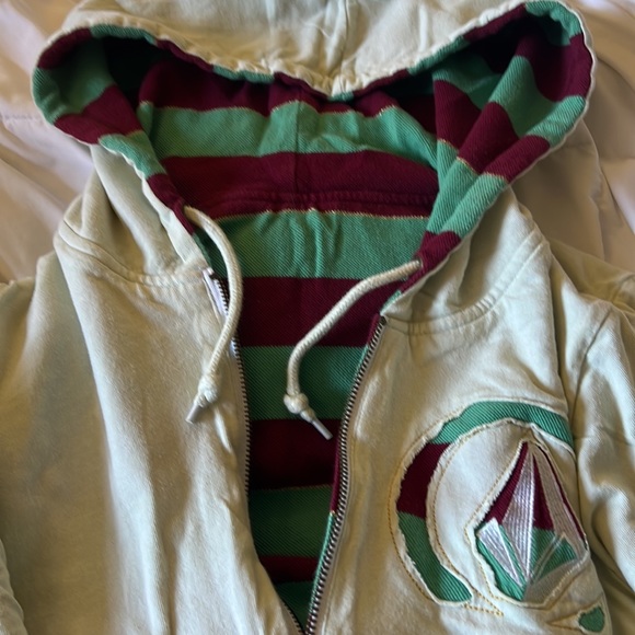 It’s a volcom hoodie from the early 2000’s reversible. - Picture 5 of 5